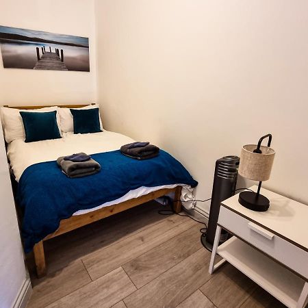 Newly Refurbished Flat In Central Cheltenham With Parking Екстер'єр фото