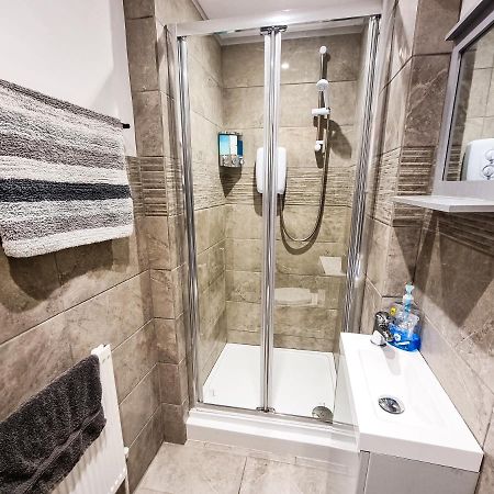 Newly Refurbished Flat In Central Cheltenham With Parking Екстер'єр фото