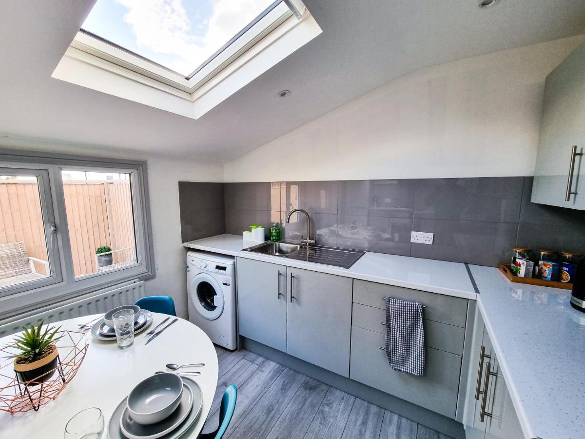 Newly Refurbished Flat In Central Cheltenham With Parking Екстер'єр фото