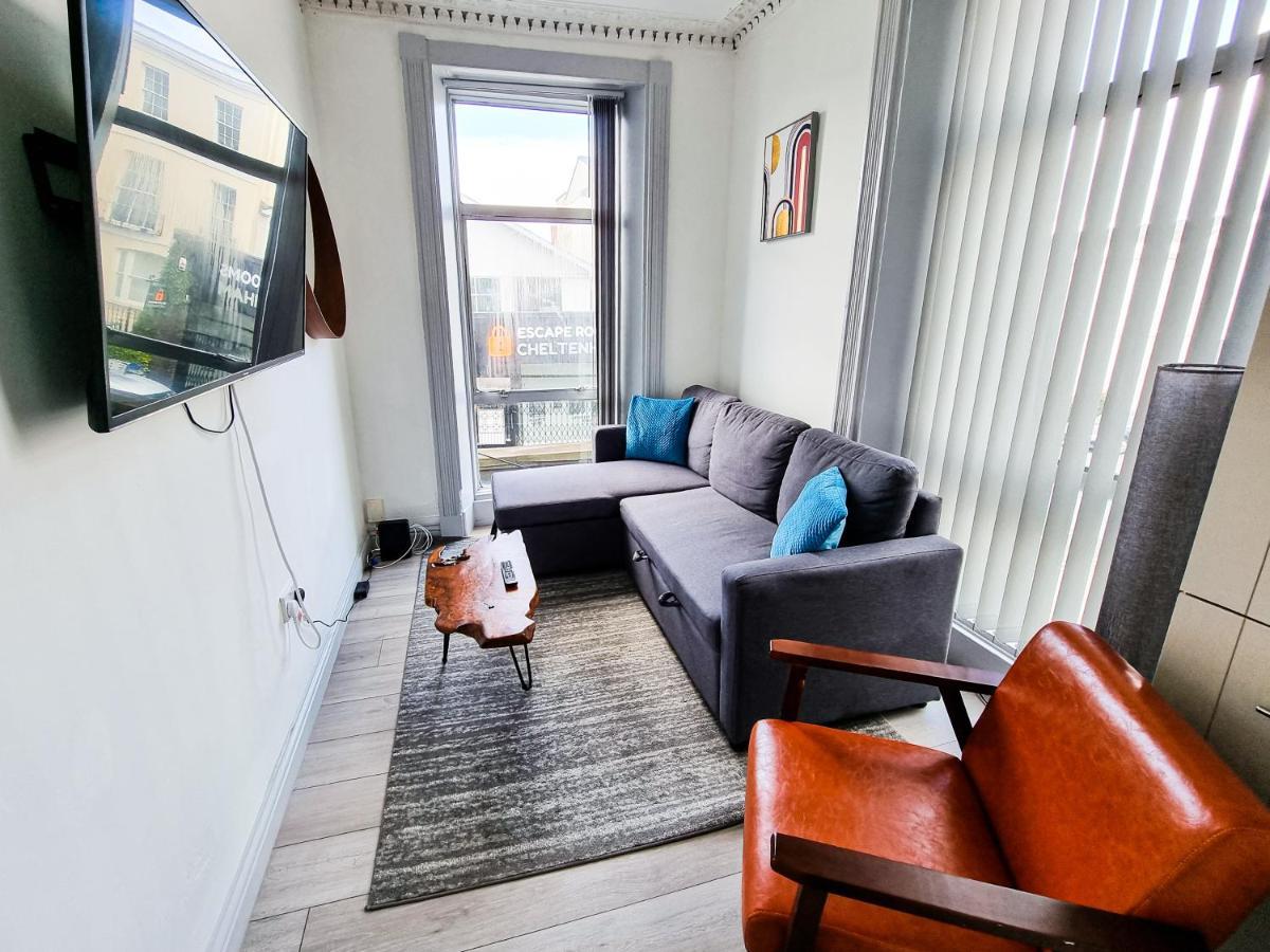 Newly Refurbished Flat In Central Cheltenham With Parking Екстер'єр фото