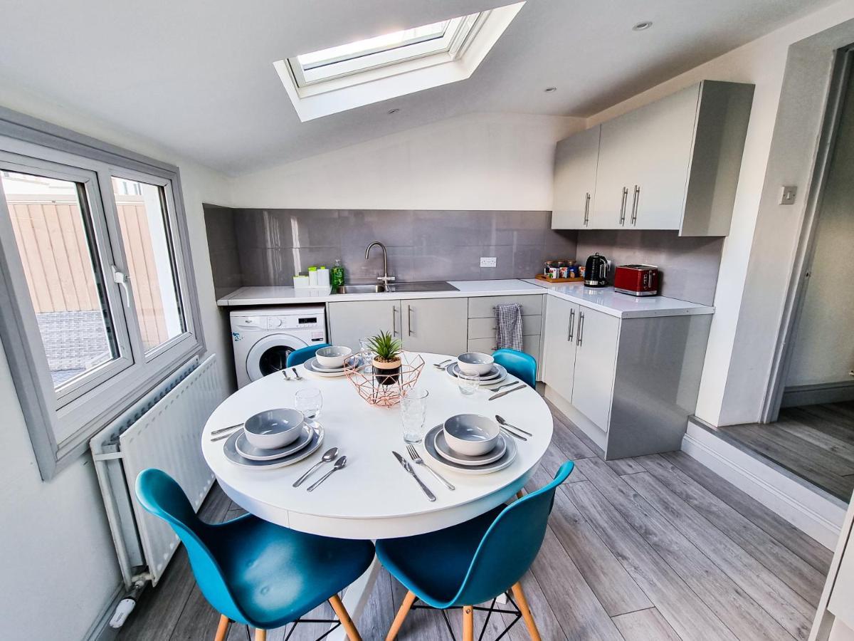 Newly Refurbished Flat In Central Cheltenham With Parking Екстер'єр фото