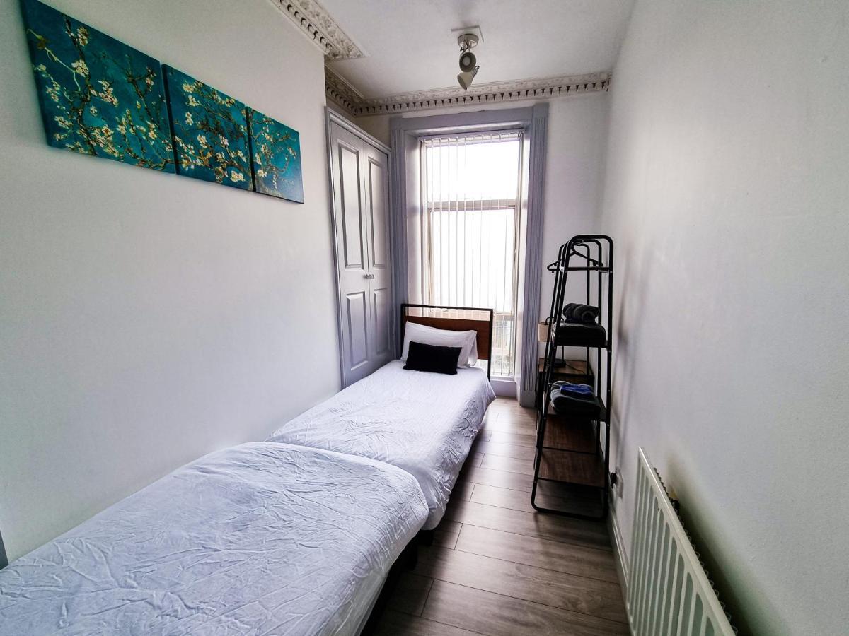 Newly Refurbished Flat In Central Cheltenham With Parking Екстер'єр фото